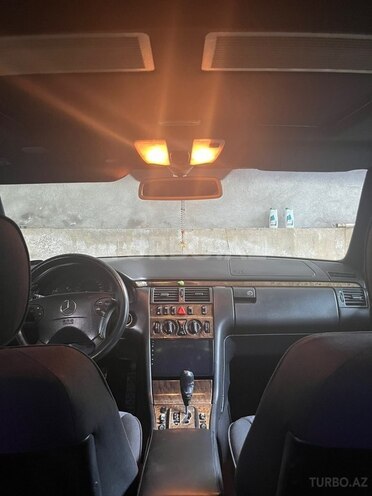 Mercedes E 220-8