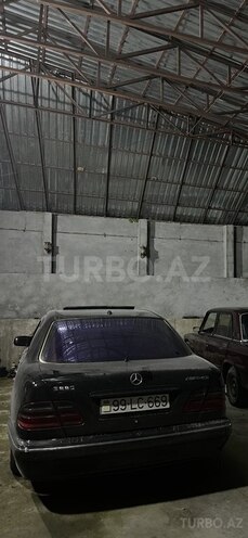 Mercedes E 220-6