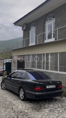 Mercedes E 220-5