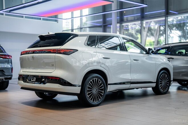 DongFeng Aeolus L8-8