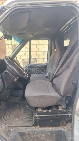 Ford Transit-6