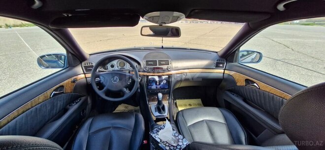 Mercedes E 220-2