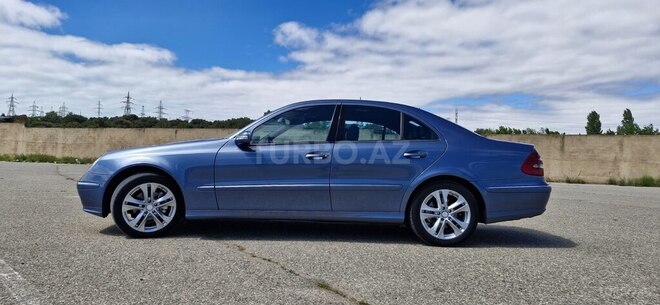 Mercedes E 220-11