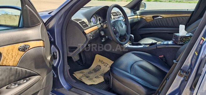 Mercedes E 220-21