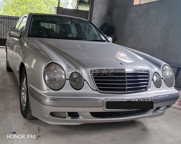 Mercedes E 240-1