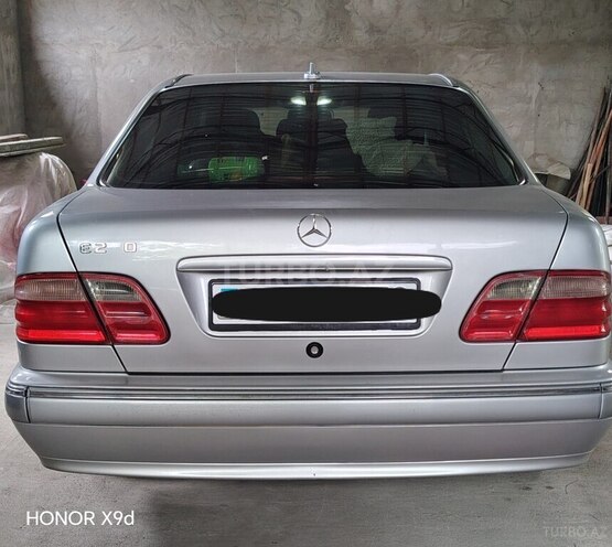 Mercedes E 240-3
