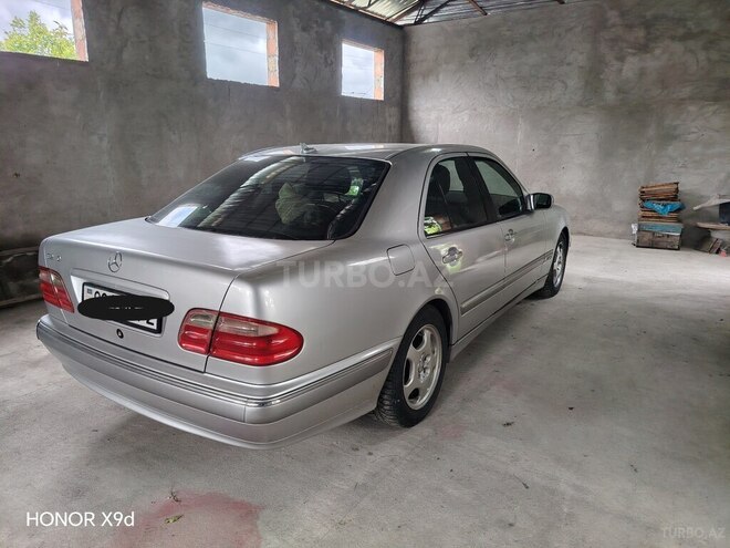 Mercedes E 240-2