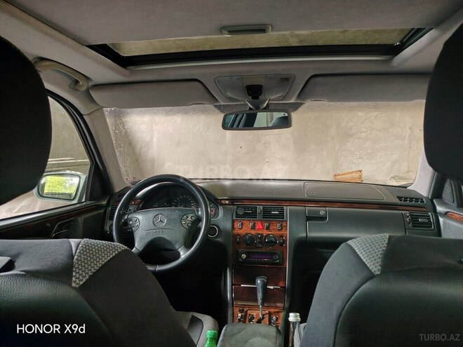 Mercedes E 240-4