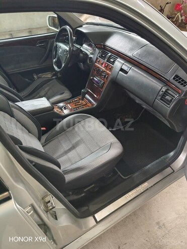 Mercedes E 240-6
