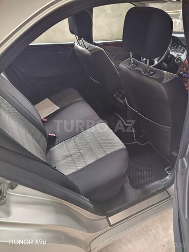 Mercedes E 240-5
