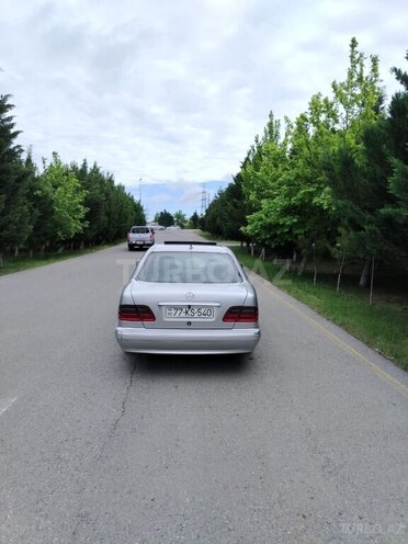 Mercedes E 220-2