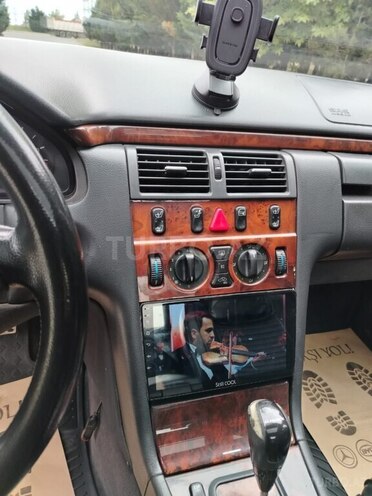 Mercedes E 220-4