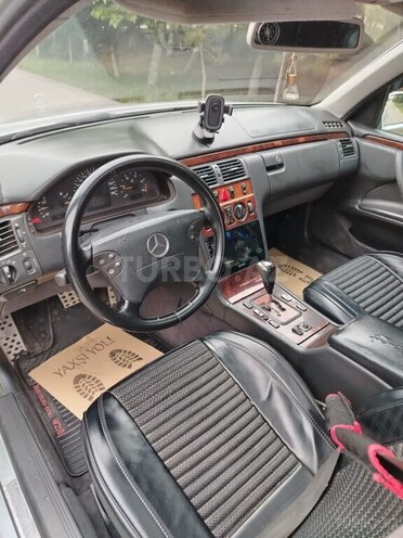 Mercedes E 220-6