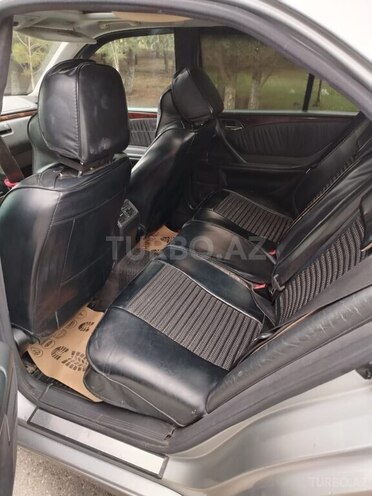 Mercedes E 220-7