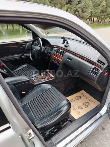 Mercedes E 220-9