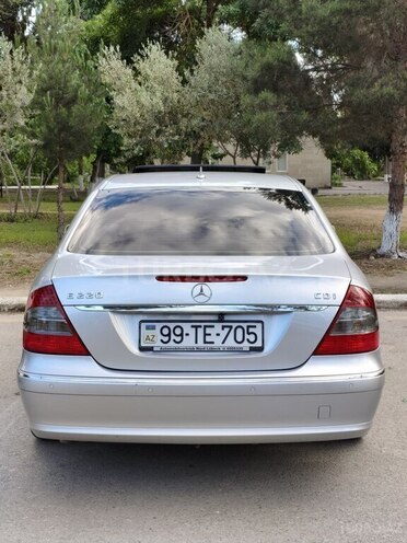 Mercedes E 220-2