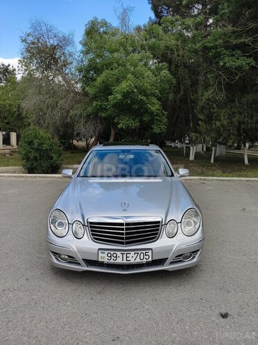 Mercedes E 220-1