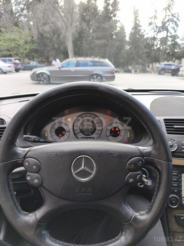 Mercedes E 220-11