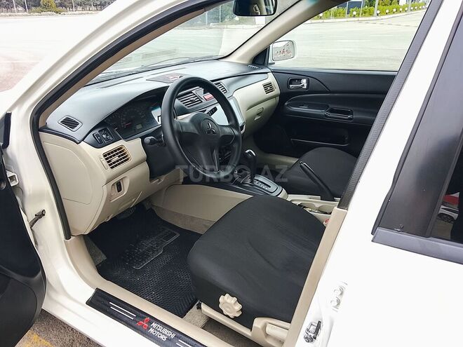 Mitsubishi Lancer-11