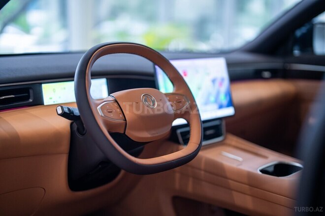 DongFeng Aeolus L8-11