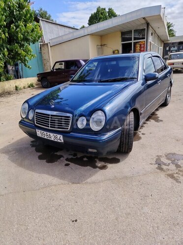 Mercedes E 220-4