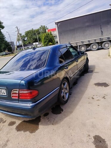 Mercedes E 220-10