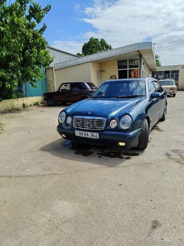 Mercedes E 220-12