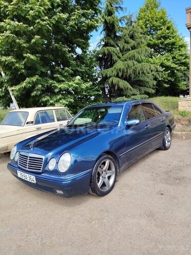 Mercedes E 220-13