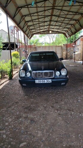 Mercedes E 220-1