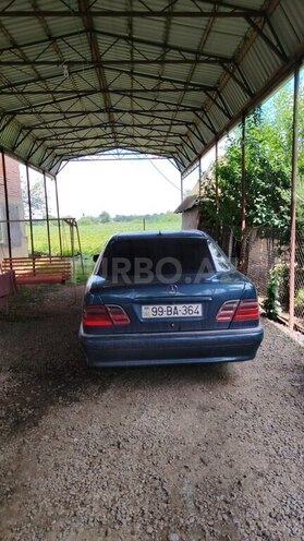 Mercedes E 220-18