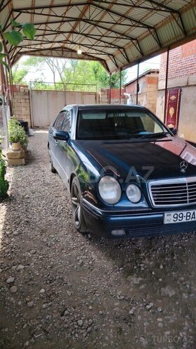 Mercedes E 220-17
