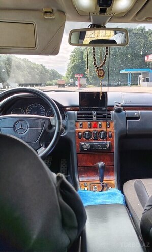 Mercedes E 220-20
