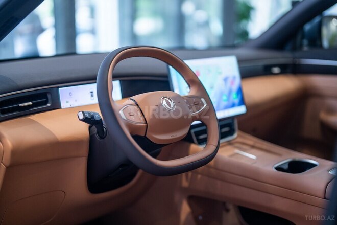 DongFeng Aeolus L8-12