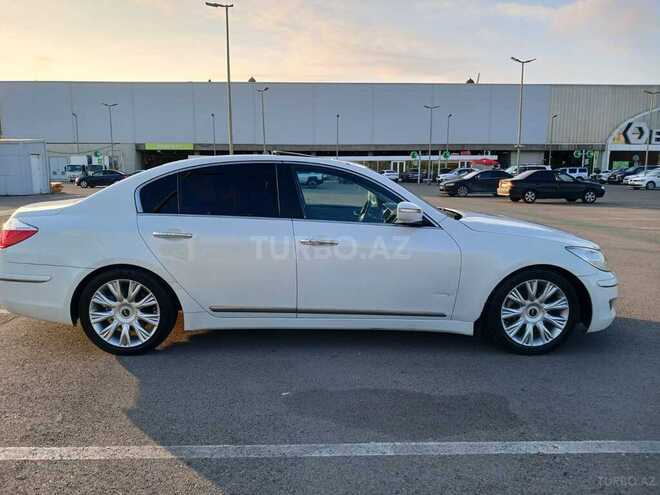 Hyundai Genesis-3