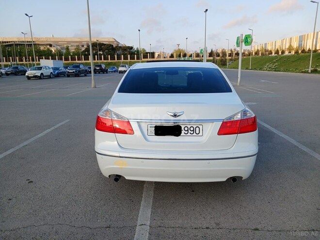 Hyundai Genesis-5