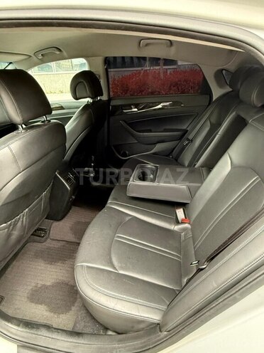 Hyundai Sonata-11
