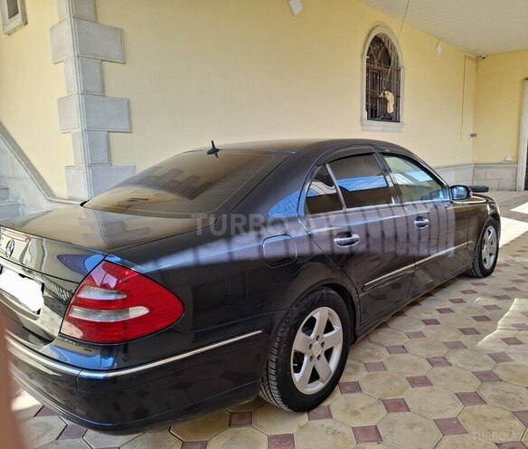 Mercedes E 240-4