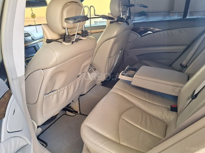 Mercedes E 240-10