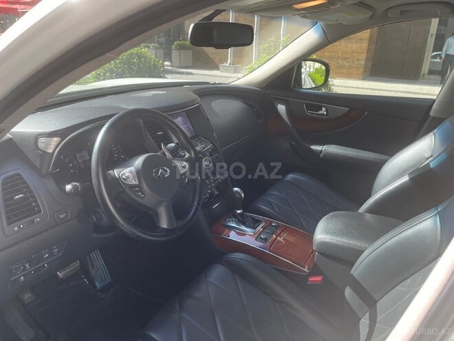 Infiniti QX70-4