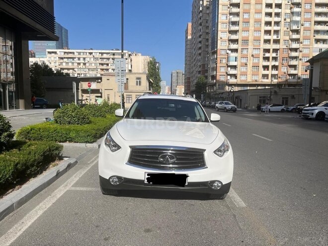Infiniti QX70-1