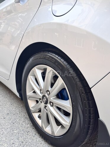 Hyundai Elantra-5