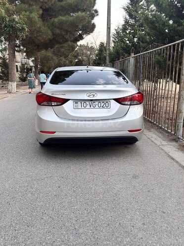 Hyundai Elantra-6