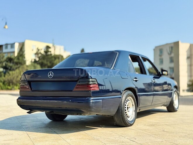 Mercedes 200 D-6