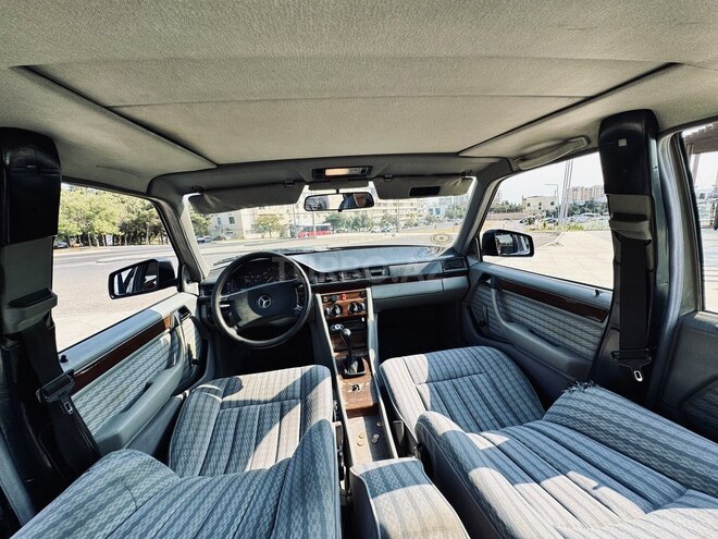 Mercedes 200 D-8