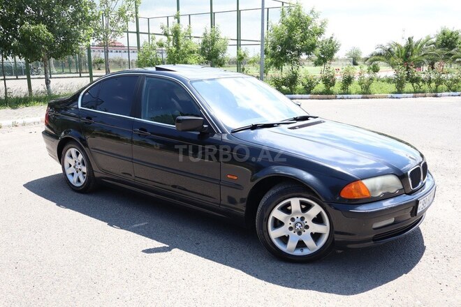 BMW 320-1
