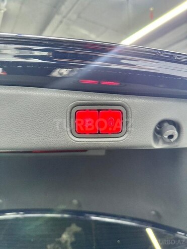 Mercedes E 300 e 4MATIC-7
