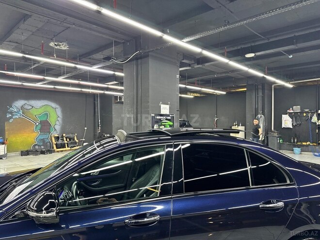 Mercedes E 300 e 4MATIC-13