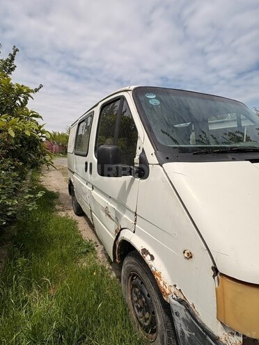 Ford Transit-4