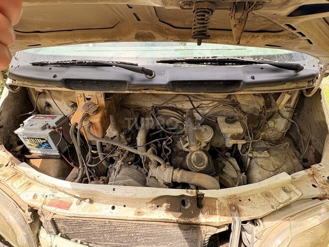 Ford Transit-9
