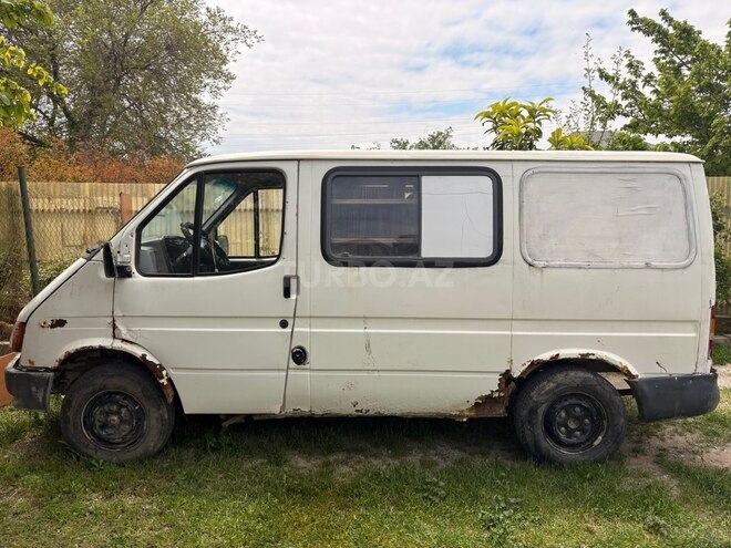 Ford Transit-5